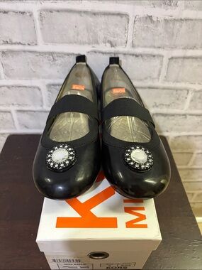 Michael Kors Black Miss Baylie Flats with Crystal Medallions, size 5